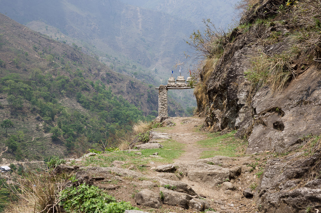 ворота на тропе