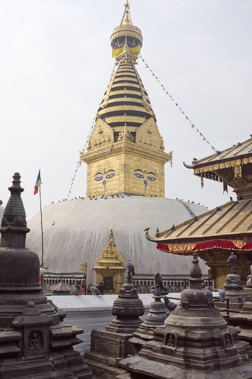 ступа с глазами