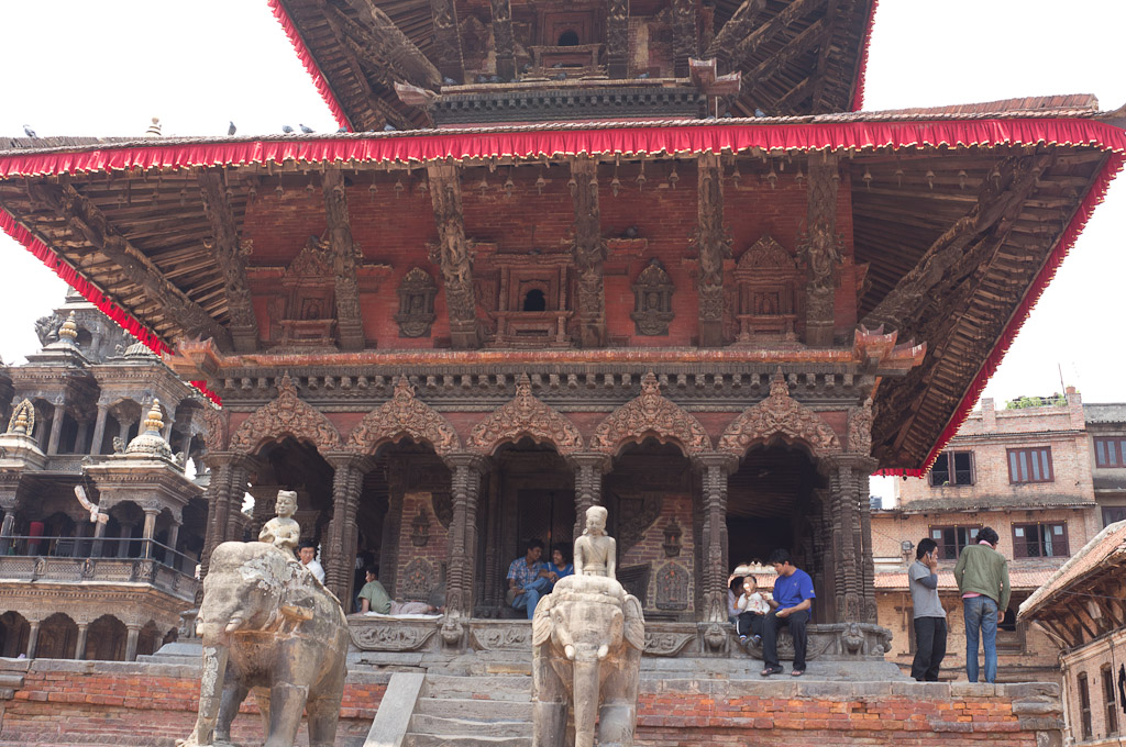 пагода и слоны