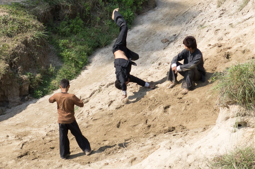 кувыркаются